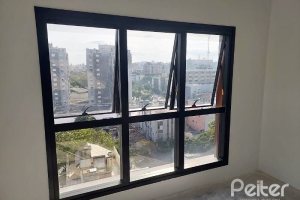 Comercial à venda com 37m², 1 vaga, no bairro Menino Deus em Porto Alegre