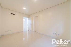 Casa em Condomínio à venda com 294m², 5 dormitórios, 5 suítes, 4 vagas, no bairro Terra Ville em PORTO ALEGRE