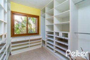 Casa em Condomínio à venda com 174m², 3 dormitórios, 1 suíte, 2 vagas, no bairro Guarujá em Porto Alegre