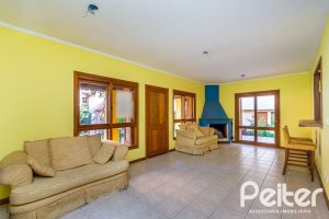 Casa em Condomínio à venda com 174m², 3 dormitórios, 1 suíte, 2 vagas, no bairro Guarujá em Porto Alegre