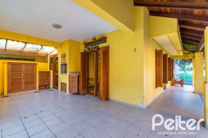 Casa em Condomínio à venda com 174m², 3 dormitórios, 1 suíte, 2 vagas, no bairro Guarujá em Porto Alegre