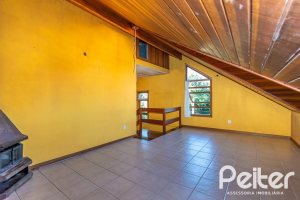 Casa em Condomínio à venda com 174m², 3 dormitórios, 1 suíte, 2 vagas, no bairro Guarujá em Porto Alegre