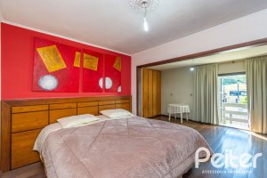 Casa à venda com 395m², 4 dormitórios, 1 suíte, 4 vagas, no bairro Vila Nova em Porto Alegre