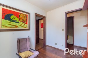 Casa à venda com 395m², 4 dormitórios, 1 suíte, 4 vagas, no bairro Vila Nova em Porto Alegre