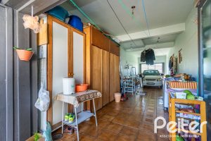 Casa à venda com 395m², 4 dormitórios, 1 suíte, 4 vagas, no bairro Vila Nova em Porto Alegre