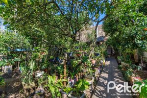 Casa à venda com 395m², 4 dormitórios, 1 suíte, 4 vagas, no bairro Vila Nova em Porto Alegre