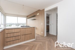 Apartamento à venda com 65m², 2 dormitórios, 1 suíte, 1 vaga, no bairro Tristeza em Porto Alegre