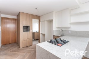 Apartamento à venda com 65m², 2 dormitórios, 1 suíte, 1 vaga, no bairro Tristeza em Porto Alegre