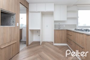 Apartamento à venda com 65m², 2 dormitórios, 1 suíte, 1 vaga, no bairro Tristeza em Porto Alegre