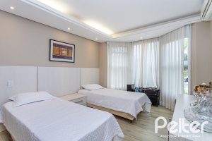 Casa em Condomínio à venda com 615m², 4 dormitórios, 4 suítes, 6 vagas, no bairro Terra Ville em PORTO ALEGRE