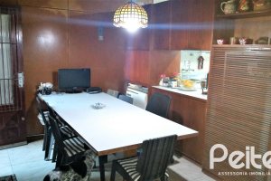 Casa à venda com 180m², 3 dormitórios, 4 vagas, no bairro Ipanema em Porto Alegre