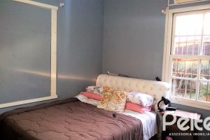 Casa à venda com 180m², 3 dormitórios, 4 vagas, no bairro Ipanema em Porto Alegre