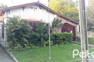 Casa à venda com 180m², 3 dormitórios, 4 vagas, no bairro Ipanema em Porto Alegre