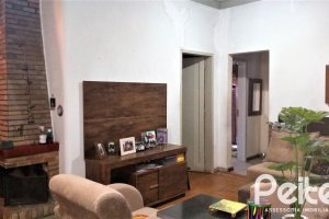 Casa à venda com 180m², 3 dormitórios, 4 vagas, no bairro Ipanema em Porto Alegre