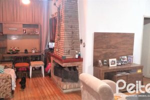 Casa à venda com 180m², 3 dormitórios, 4 vagas, no bairro Ipanema em Porto Alegre