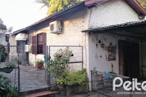 Casa à venda com 180m², 3 dormitórios, 4 vagas, no bairro Ipanema em Porto Alegre