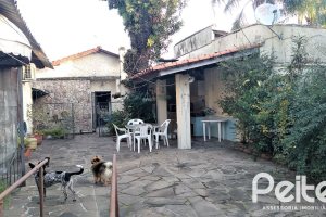 Casa à venda com 180m², 3 dormitórios, 4 vagas, no bairro Ipanema em Porto Alegre