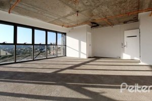 Comercial à venda com 47m², 1 vaga, no bairro Tristeza em Porto Alegre