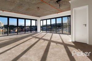 Comercial à venda com 47m², 1 vaga, no bairro Tristeza em Porto Alegre