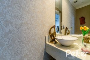 Casa em Condomínio à venda com 367m², 3 dormitórios, 3 suítes, 4 vagas, no bairro Vila Assunção em Porto Alegre