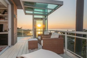 Casa em Condomínio à venda com 367m², 3 dormitórios, 3 suítes, 4 vagas, no bairro Vila Assunção em Porto Alegre