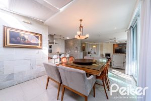 Casa em Condomínio à venda com 367m², 3 dormitórios, 3 suítes, 4 vagas, no bairro Vila Assunção em Porto Alegre