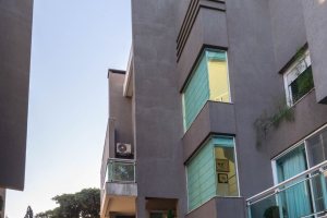 Casa em Condomínio à venda com 367m², 3 dormitórios, 3 suítes, 4 vagas, no bairro Vila Assunção em Porto Alegre