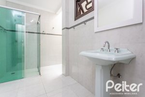 Casa à venda com 379m², 3 dormitórios, 2 suítes, 3 vagas, no bairro Ipanema em Porto Alegre