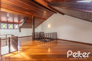 Casa à venda com 379m², 3 dormitórios, 2 suítes, 3 vagas, no bairro Ipanema em Porto Alegre