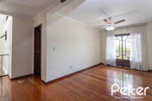 Casa à venda com 379m², 3 dormitórios, 2 suítes, 3 vagas, no bairro Ipanema em Porto Alegre