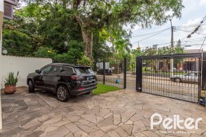 Casa à venda com 379m², 3 dormitórios, 2 suítes, 3 vagas, no bairro Ipanema em Porto Alegre