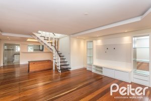 Casa à venda com 379m², 3 dormitórios, 2 suítes, 3 vagas, no bairro Ipanema em Porto Alegre