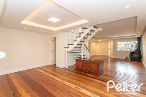 Casa à venda com 379m², 3 dormitórios, 2 suítes, 3 vagas, no bairro Ipanema em Porto Alegre
