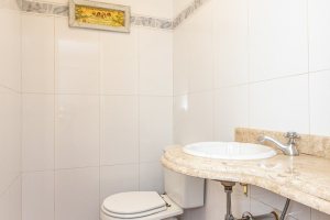 Casa à venda com 379m², 3 dormitórios, 2 suítes, 3 vagas, no bairro Ipanema em Porto Alegre
