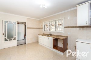 Casa à venda com 379m², 3 dormitórios, 2 suítes, 3 vagas, no bairro Ipanema em Porto Alegre