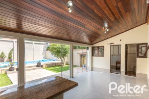 Casa à venda com 379m², 3 dormitórios, 2 suítes, 3 vagas, no bairro Ipanema em Porto Alegre