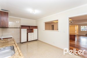 Casa à venda com 379m², 3 dormitórios, 2 suítes, 3 vagas, no bairro Ipanema em Porto Alegre