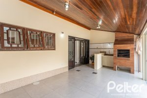 Casa à venda com 379m², 3 dormitórios, 2 suítes, 3 vagas, no bairro Ipanema em Porto Alegre