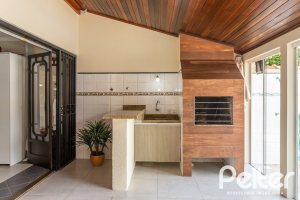 Casa à venda com 379m², 3 dormitórios, 2 suítes, 3 vagas, no bairro Ipanema em Porto Alegre