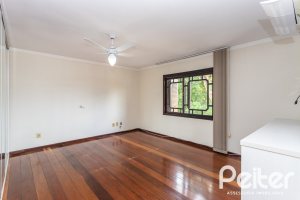 Casa à venda com 379m², 3 dormitórios, 2 suítes, 3 vagas, no bairro Ipanema em Porto Alegre