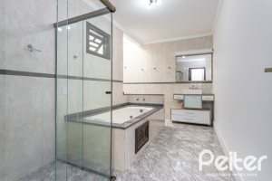 Casa à venda com 379m², 3 dormitórios, 2 suítes, 3 vagas, no bairro Ipanema em Porto Alegre