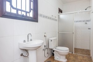Casa à venda com 379m², 3 dormitórios, 2 suítes, 3 vagas, no bairro Ipanema em Porto Alegre