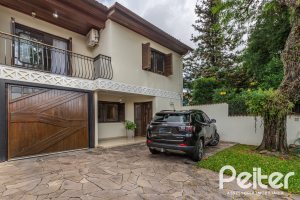 Casa à venda com 379m², 3 dormitórios, 2 suítes, 3 vagas, no bairro Ipanema em Porto Alegre