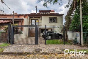 Casa à venda com 379m², 3 dormitórios, 2 suítes, 3 vagas, no bairro Ipanema em Porto Alegre