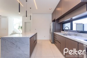 Casa em Condomínio à venda com 344m², 4 dormitórios, 4 suítes, 4 vagas, no bairro Alphaville em PORTO ALEGRE