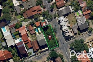 Terreno à venda com 405m², no bairro Tristeza em Porto Alegre
