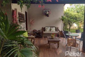 Casa à venda com 250m², 4 dormitórios, 2 suítes, 2 vagas, no bairro Ipanema em Porto Alegre