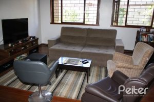 Casa à venda com 250m², 4 dormitórios, 2 suítes, 2 vagas, no bairro Ipanema em Porto Alegre