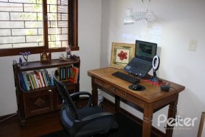 Casa à venda com 250m², 4 dormitórios, 2 suítes, 2 vagas, no bairro Ipanema em Porto Alegre