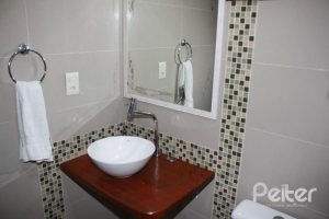 Casa à venda com 250m², 4 dormitórios, 2 suítes, 2 vagas, no bairro Ipanema em Porto Alegre